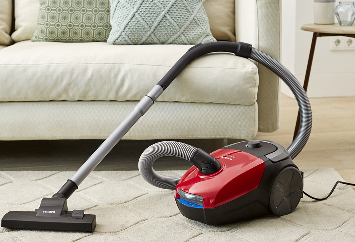 Aspirateur traînant son fil électrique