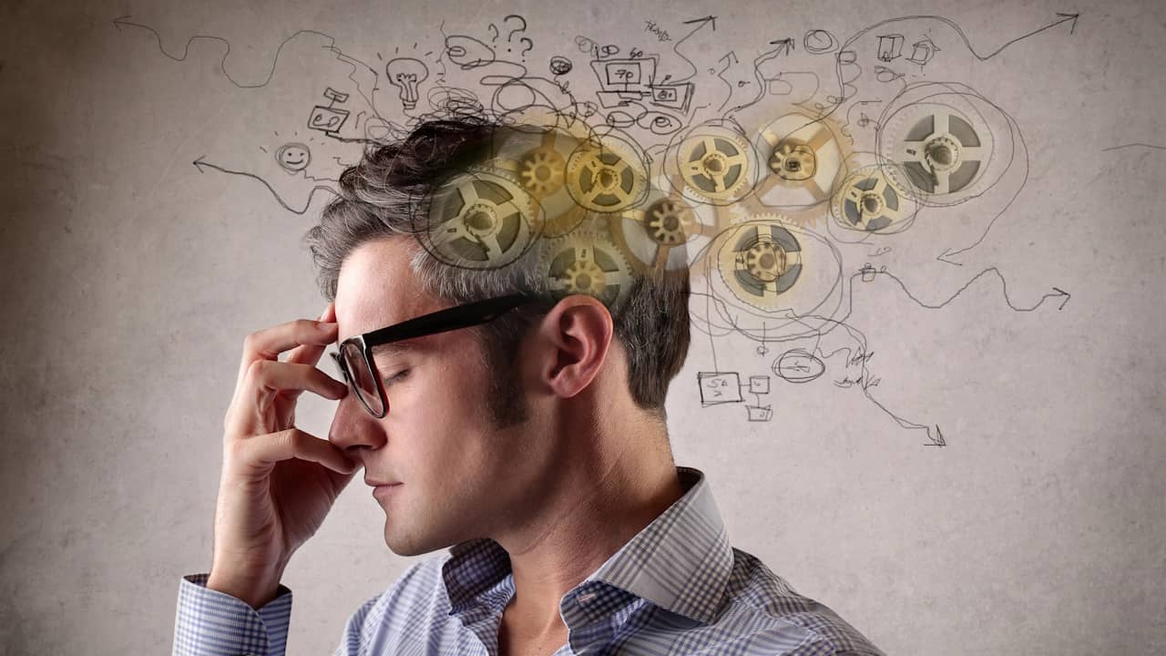 Représentation d'une personne réfléchissant intensément