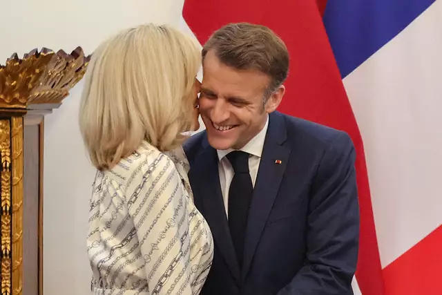 Quand une banalité de couple devient une affaire d'État : le geste de Brigitte Macron envers son mari qui affole la toile