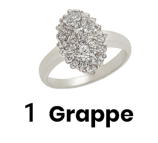 Bague en diamants en grappe sur un fond clair