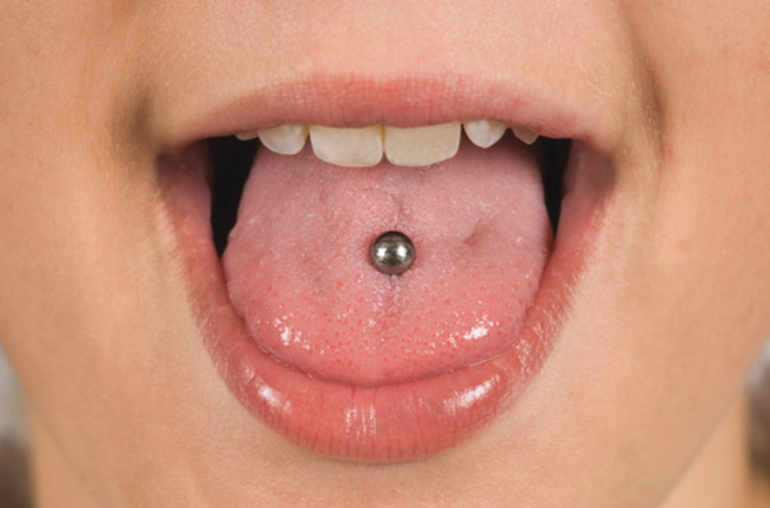 Différents types de piercings buccaux