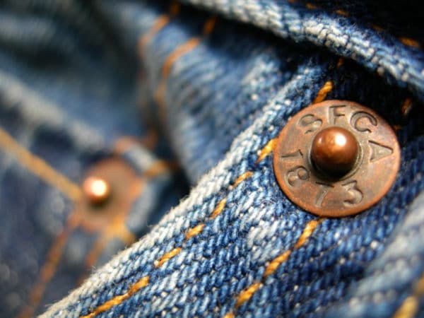 Vieux jean avec bouton de taille historique