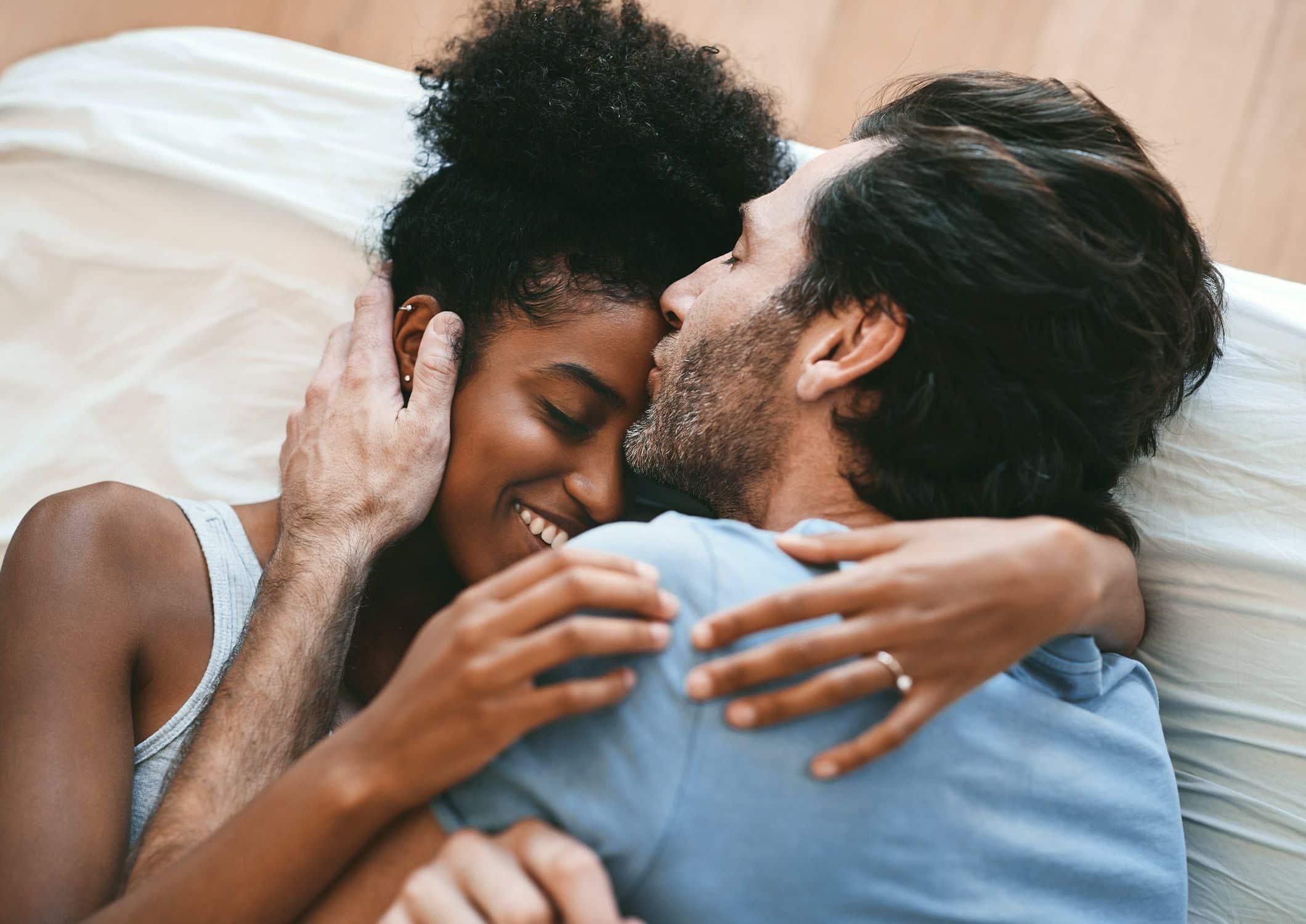 Baiser langoureux : les secrets insoupçonnés du French kiss révélés par la science