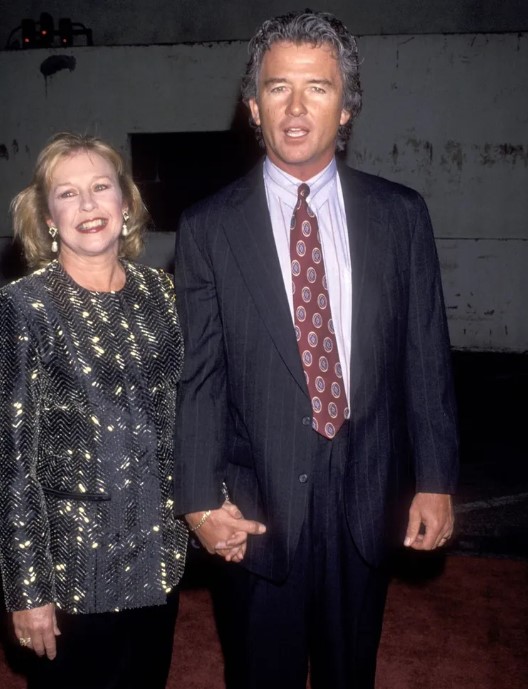 Patrick Duffy et Linda Purl souriants