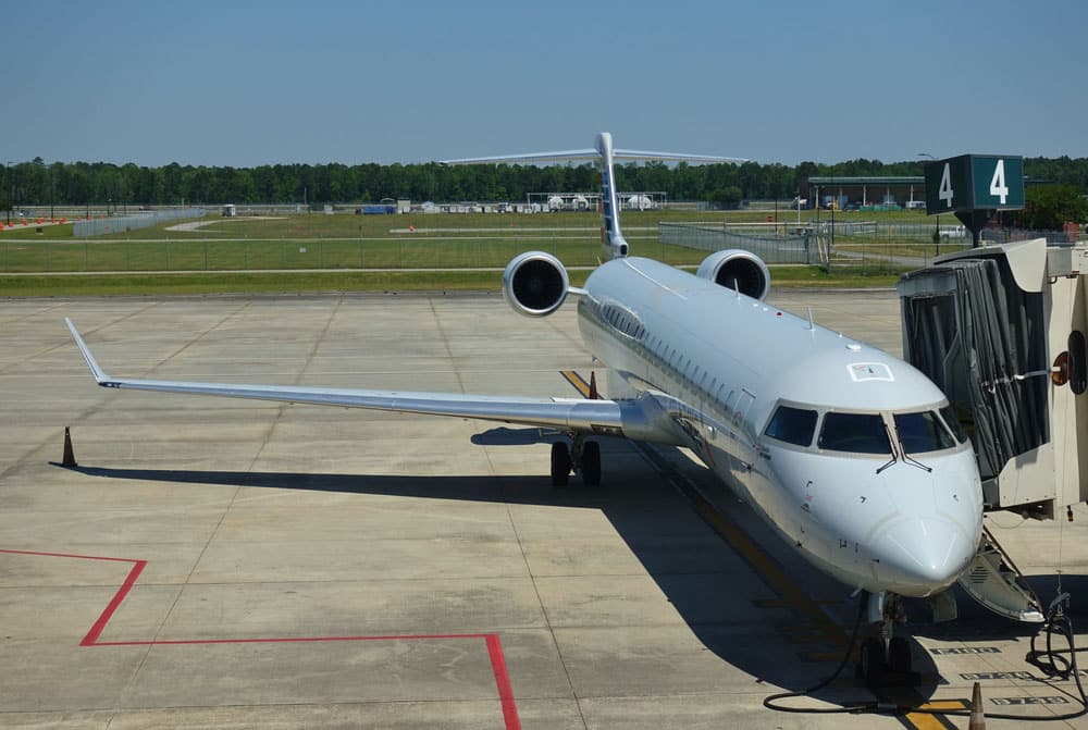 Savannah : pourquoi un aéroport abrite-t-il deux tombes en pleine piste d’atterrissage ?