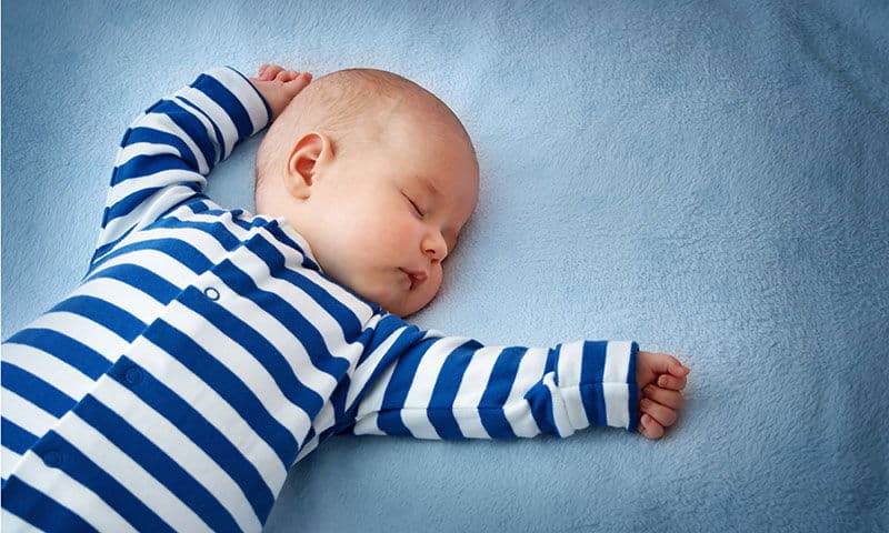 À 16 ans, Kylian rentre chez lui avec un bébé dans les bras : ce qui s’est passé ensuite a bouleversé sa famille