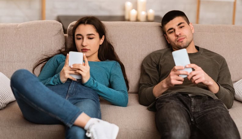 Psychologie du couple : est-il normal d'éprouver une attirance pour une autre personne ?