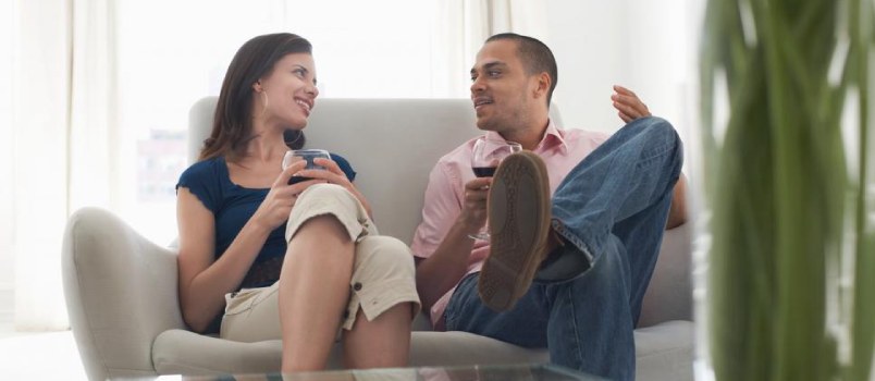 Psychologie du couple : est-il normal d'éprouver une attirance pour une autre personne ?