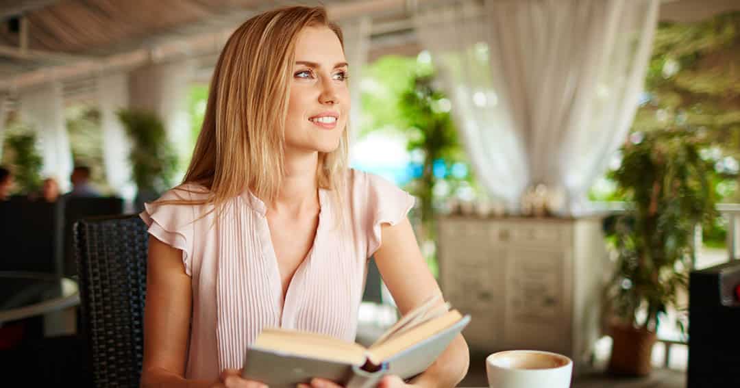 Ce que les hommes remarquent chez une femme, peu importe son âge : les signes qui ne trompent jamais