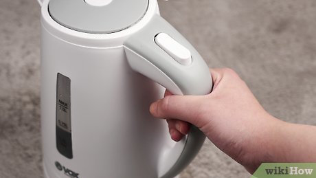 Bouilloire électrique : 9 foyers sur 10 commettent cette erreur qui abîme l’appareil et altère l’eau
