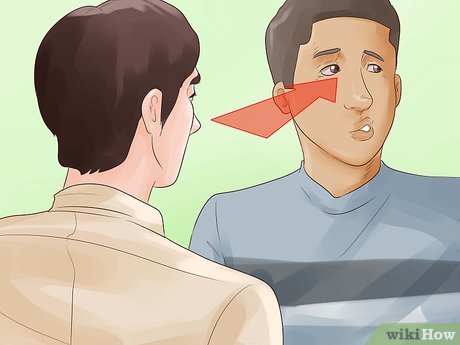 Deux personnes adoptant une posture corporelle fermée et défensive