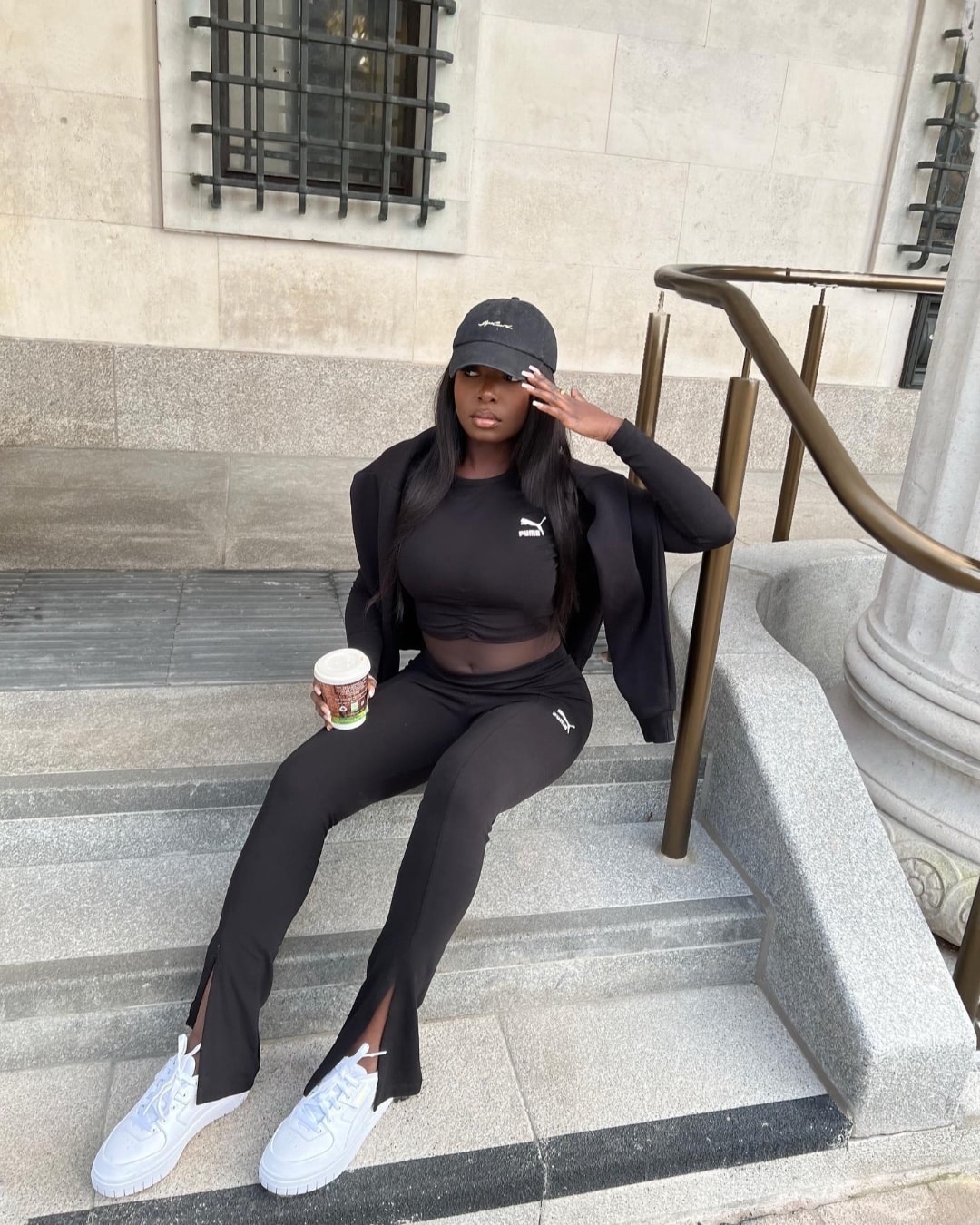 La couleur noire domine votre dressing ? Voici ce qu’elle révèle sur votre personnalité