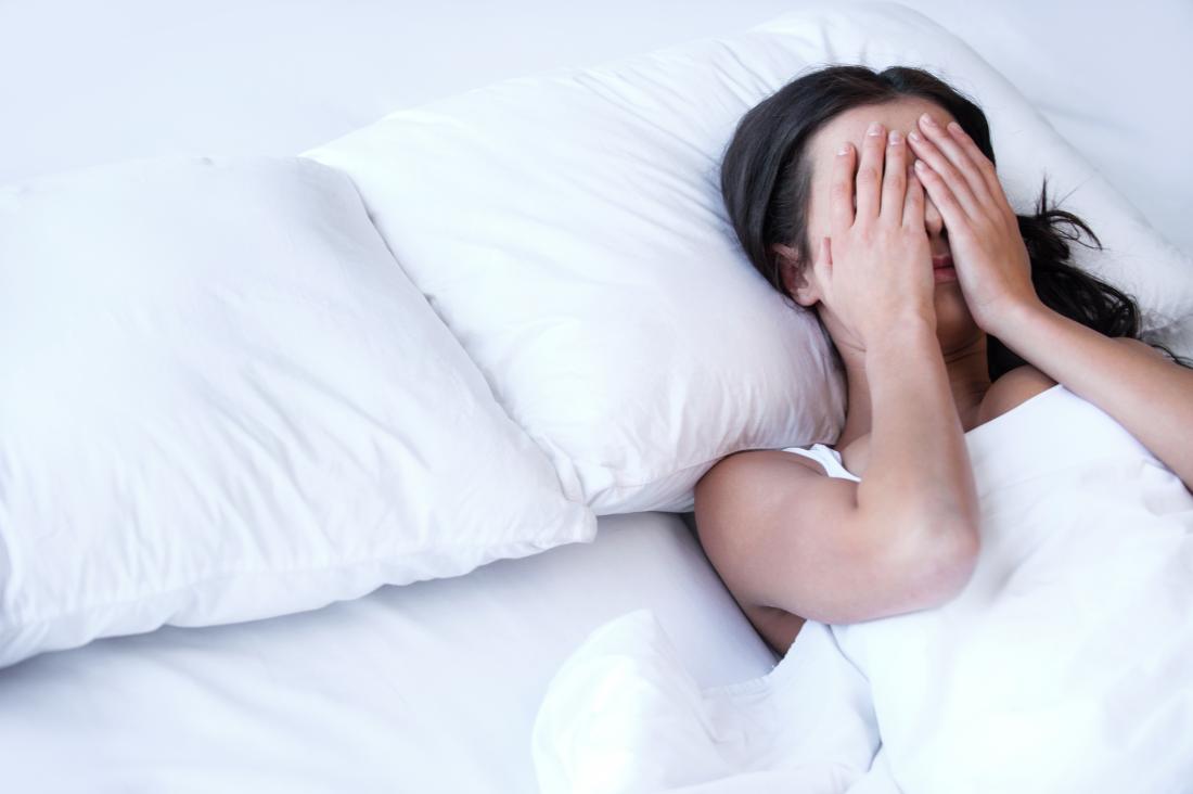 Femme luttant contre l'insomnie